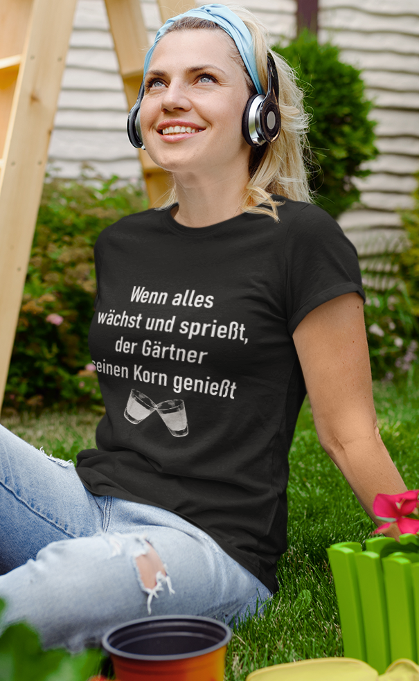 Wenn alles wächst und sprießt, der Gärtner seinen Korn genießt - Unisex Shirt